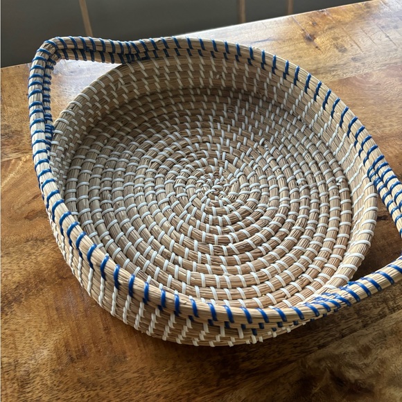 Seagrass Handle Basket - Picture 4 of 7